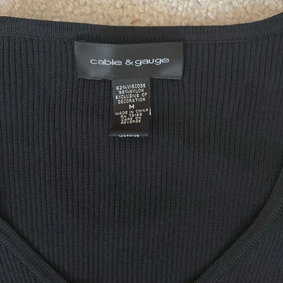 Brand new top, nwt . - Picture 4 of 5